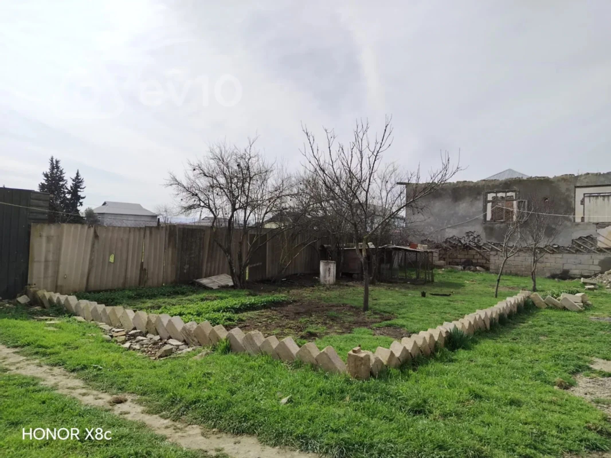 Satılır 4 otaqlı həyət evi 12.9 m²