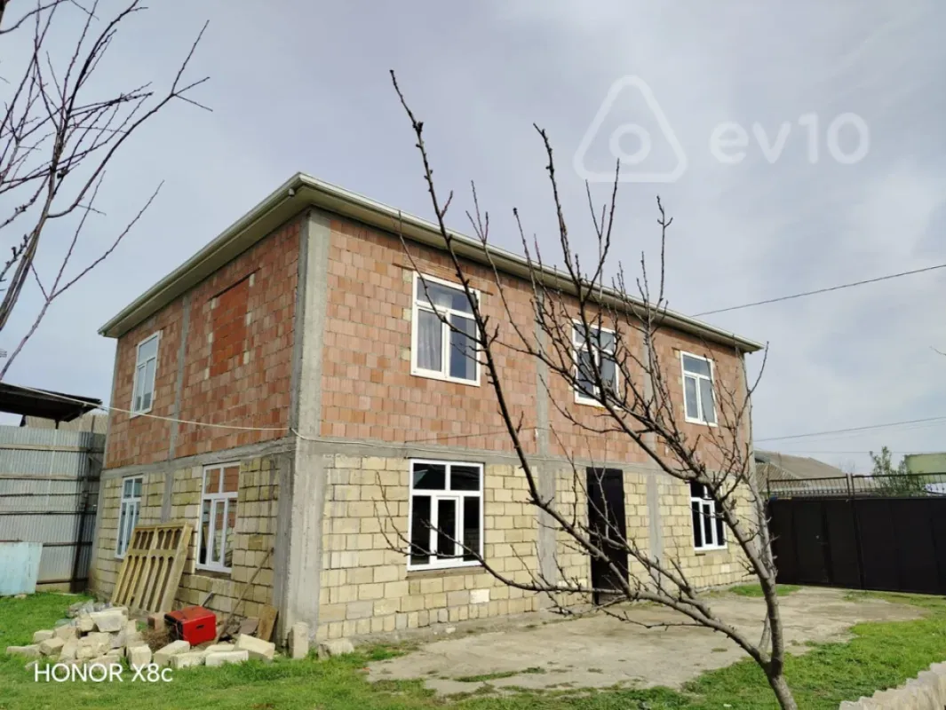 Satılır 4 otaqlı həyət evi 12.9 m²