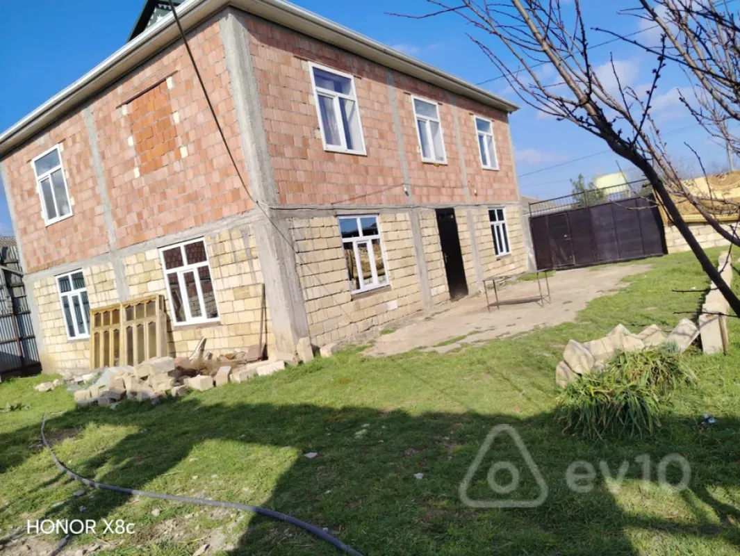 Satılır 4 otaqlı həyət evi 12.9 m²