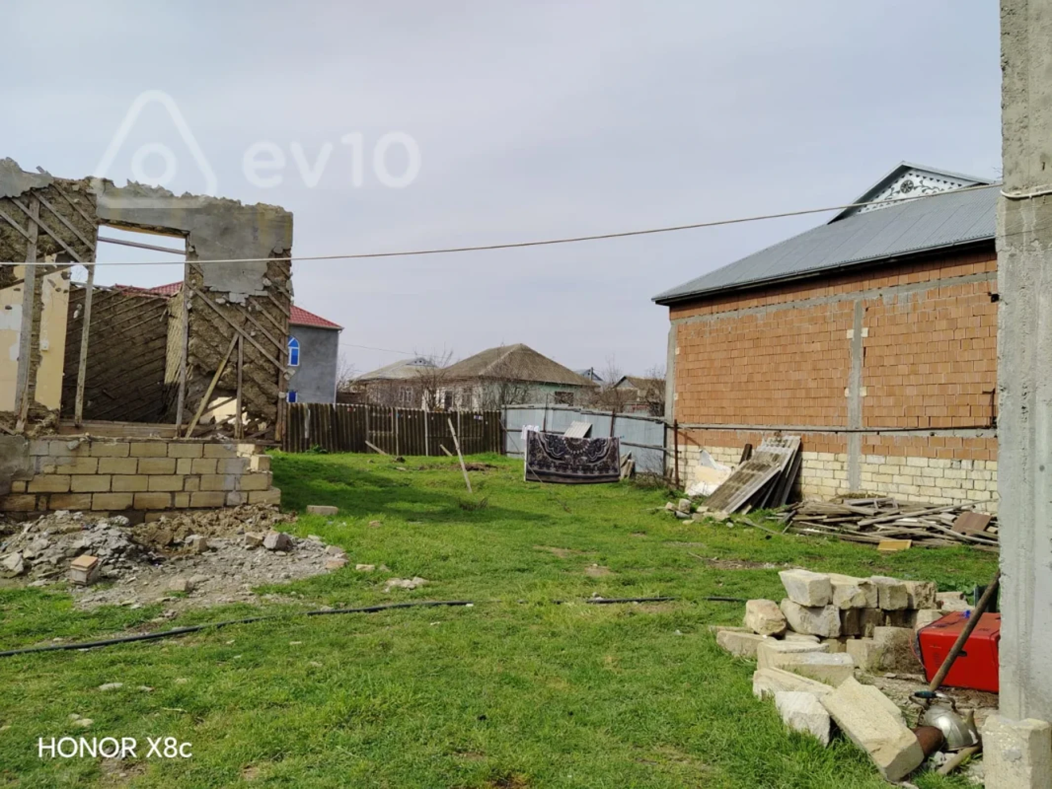 Satılır 4 otaqlı həyət evi 12.9 m²