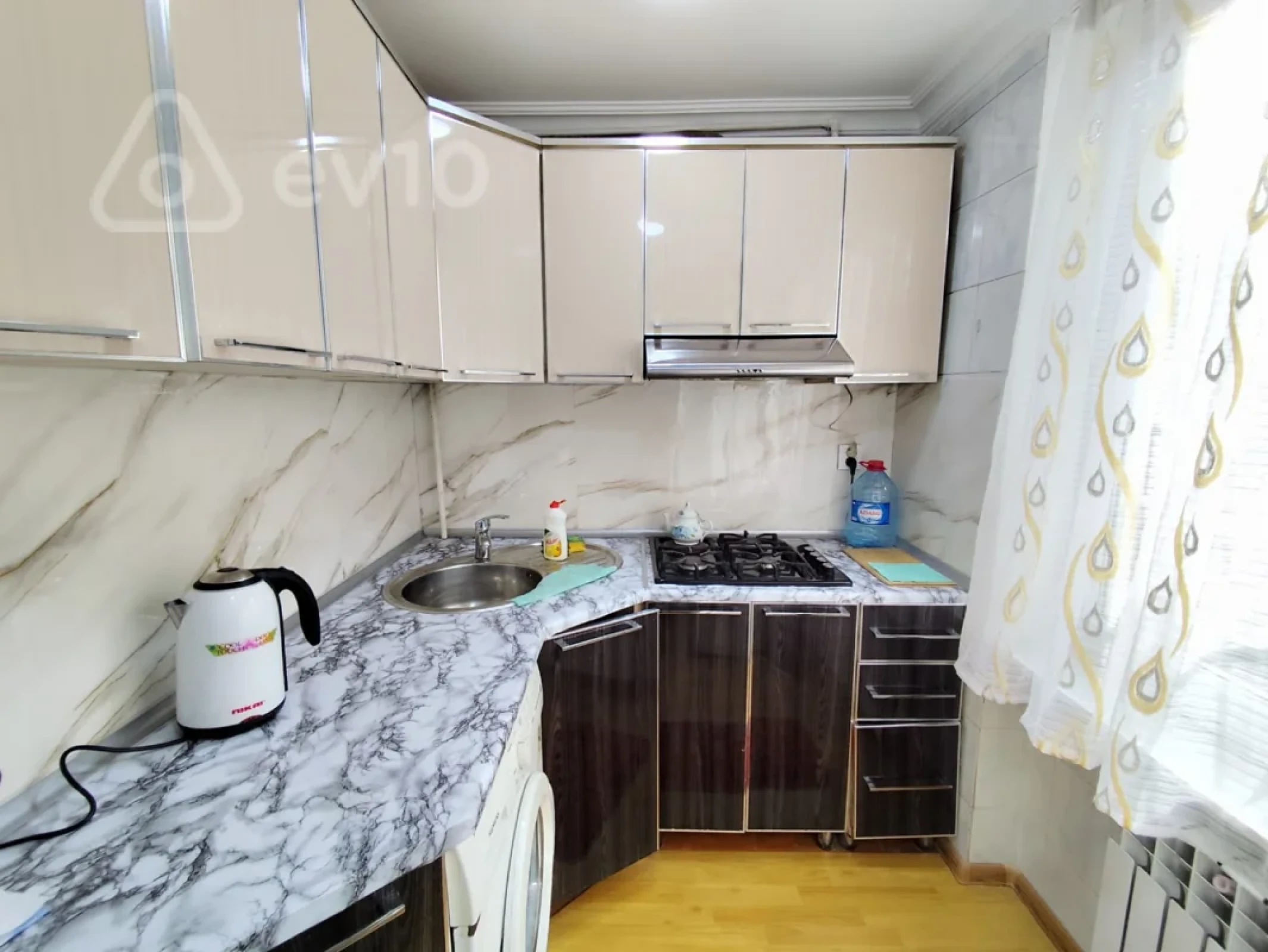 Kirayə verilir 2 otaqlı köhnə tikili 72 m²
