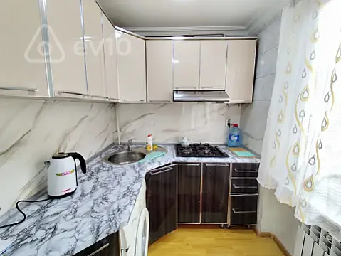 Kirayə verilir 2 otaqlı köhnə tikili 72 m²
