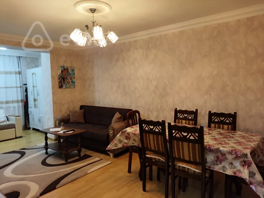 Kirayə verilir 2 otaqlı köhnə tikili 72 m²