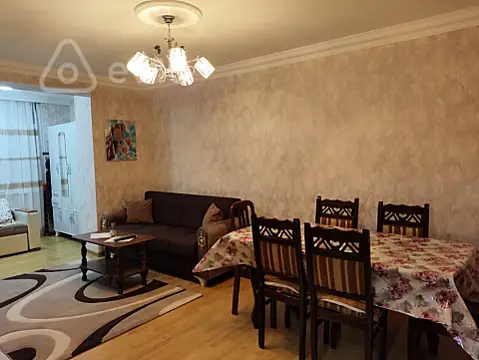 Kirayə verilir 2 otaqlı köhnə tikili 72 m²