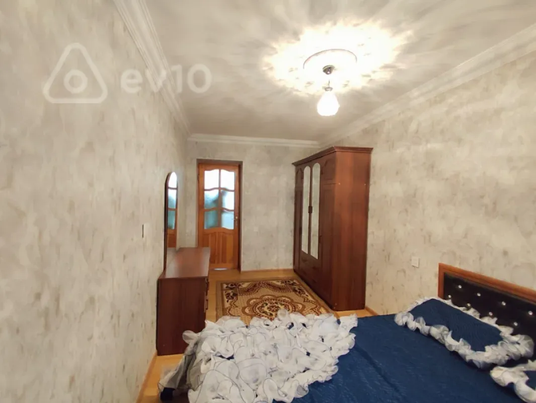 Kirayə verilir 2 otaqlı köhnə tikili 72 m²