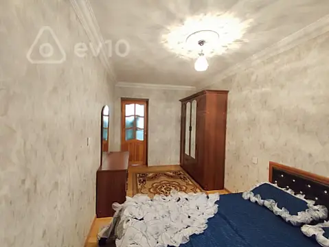 Kirayə verilir 2 otaqlı köhnə tikili 72 m²