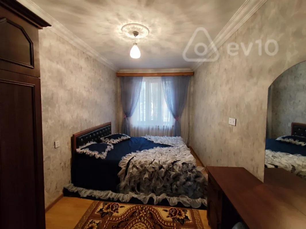 Kirayə verilir 2 otaqlı köhnə tikili 72 m²