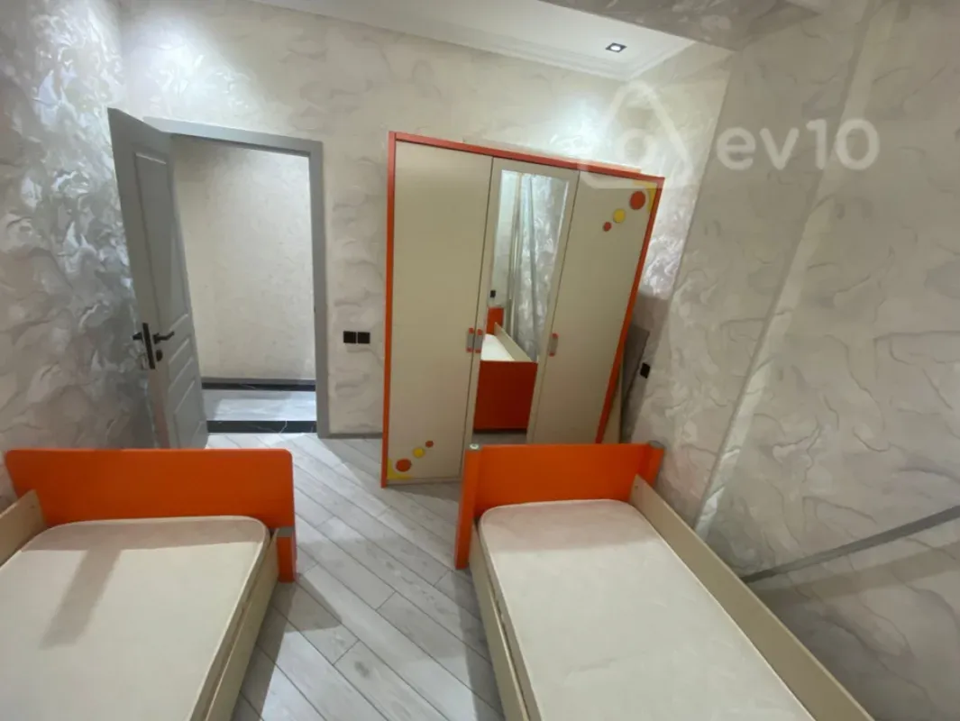Kirayə verilir 3 otaqlı yeni tikili 120 m²