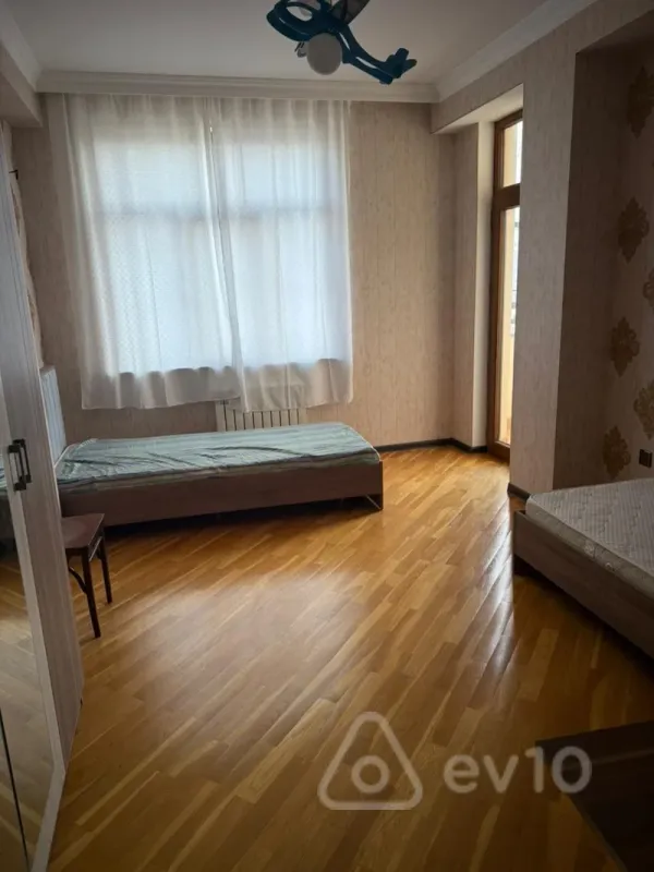 Kirayə verilir 3 otaqlı yeni tikili 114 m²