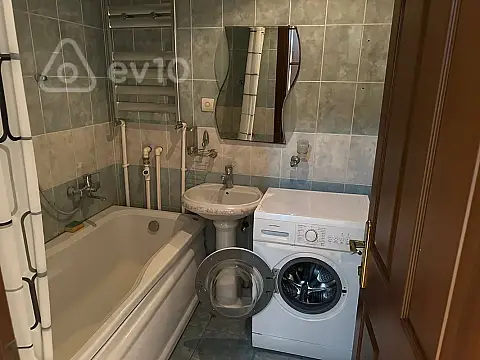 Kirayə verilir 2 otaqlı köhnə tikili 85 m²