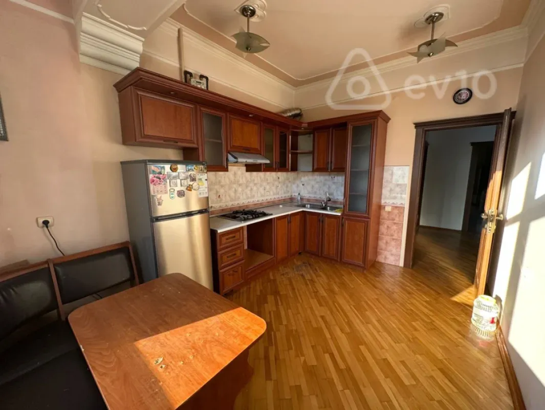 Kirayə verilir 2 otaqlı köhnə tikili 85 m²