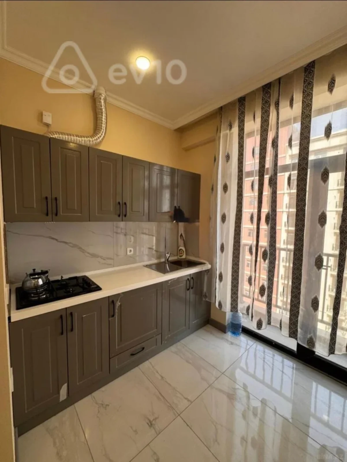 Kirayə verilir 2 otaqlı yeni tikili 70 m²