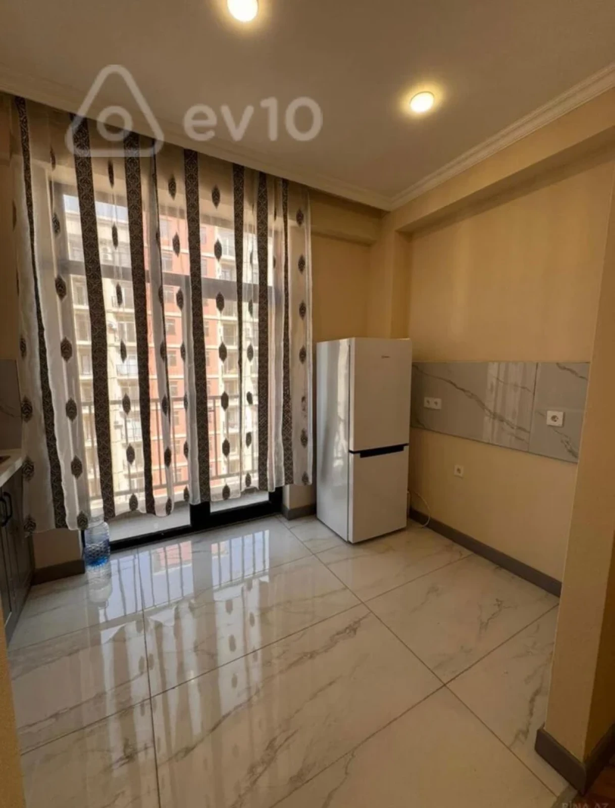 Kirayə verilir 2 otaqlı yeni tikili 70 m²