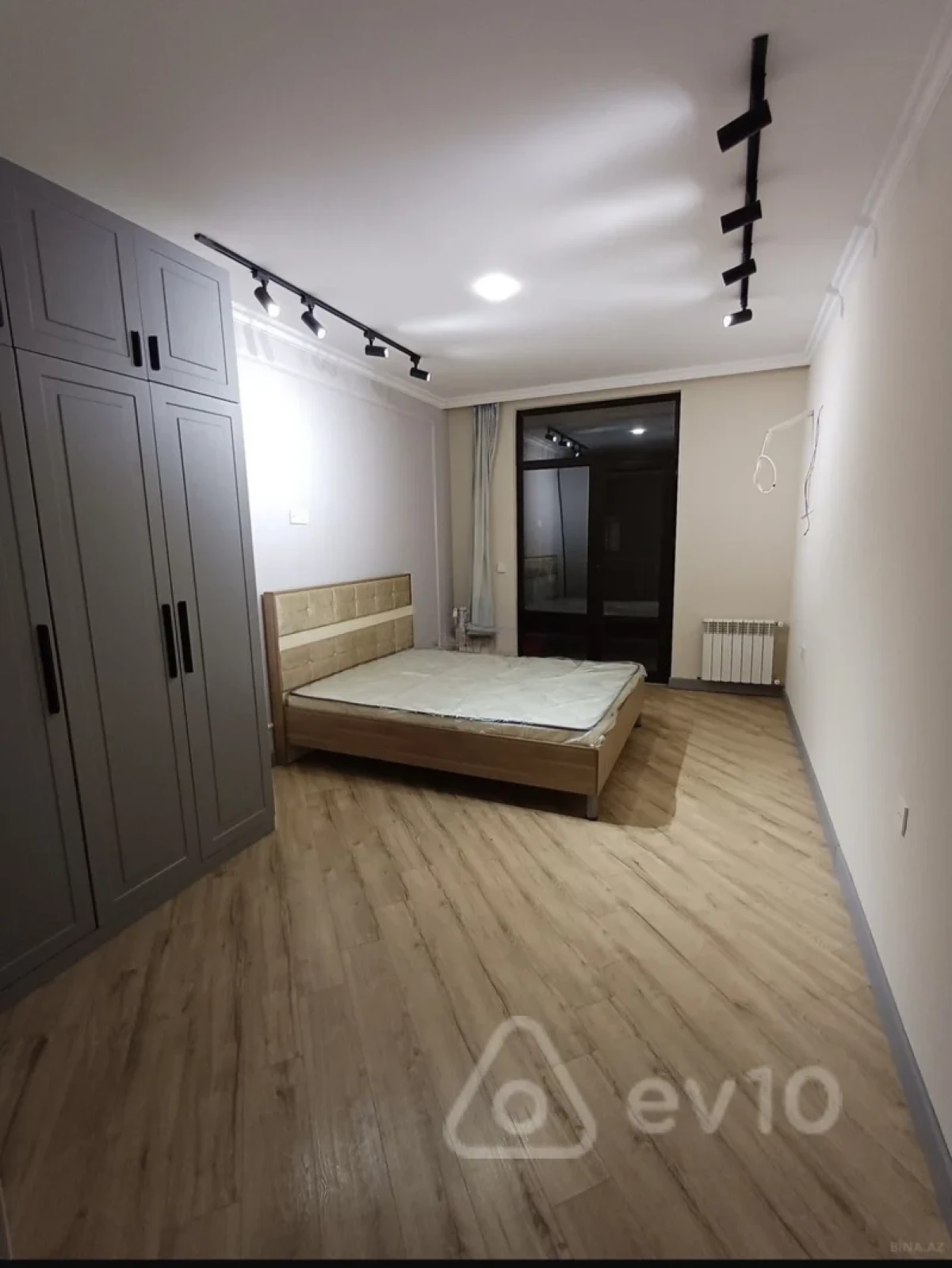 Kirayə verilir 2 otaqlı yeni tikili 70 m²