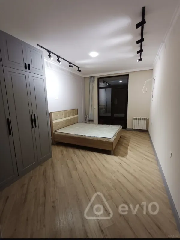 Kirayə verilir 2 otaqlı yeni tikili 70 m²