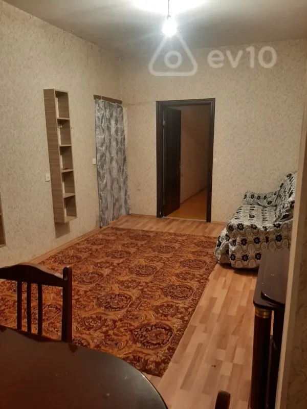 Kirayə verilir 2 otaqlı köhnə tikili 50 m²