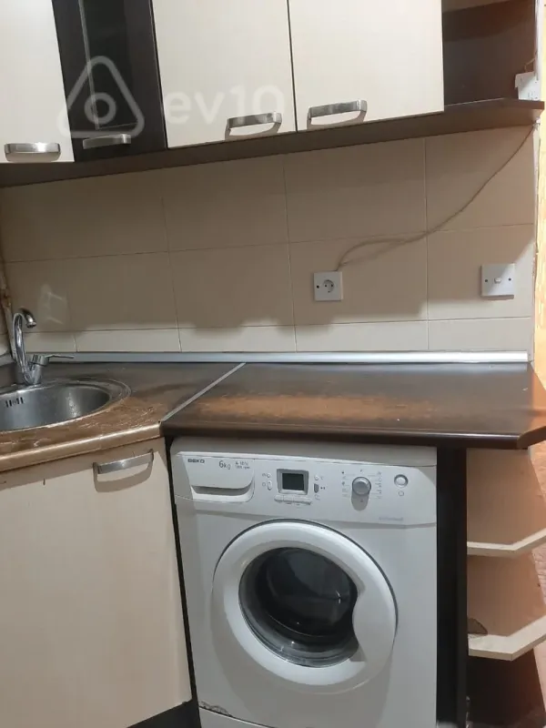 Kirayə verilir 2 otaqlı köhnə tikili 50 m²