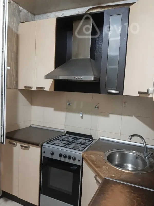 Kirayə verilir 2 otaqlı köhnə tikili 50 m²