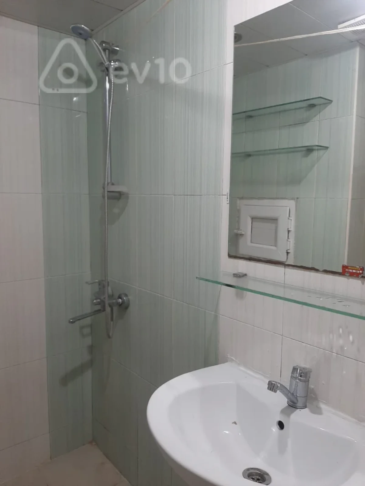 Kirayə verilir 2 otaqlı köhnə tikili 50 m²