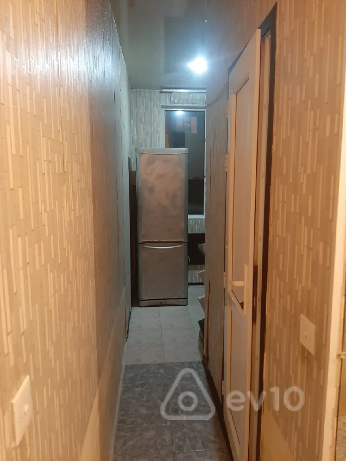 Kirayə verilir 2 otaqlı köhnə tikili 50 m²