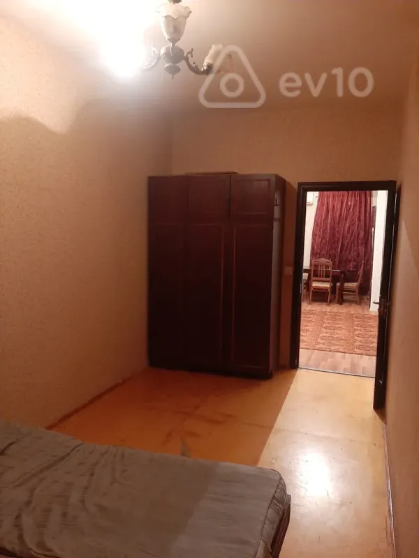 Kirayə verilir 2 otaqlı köhnə tikili 50 m²