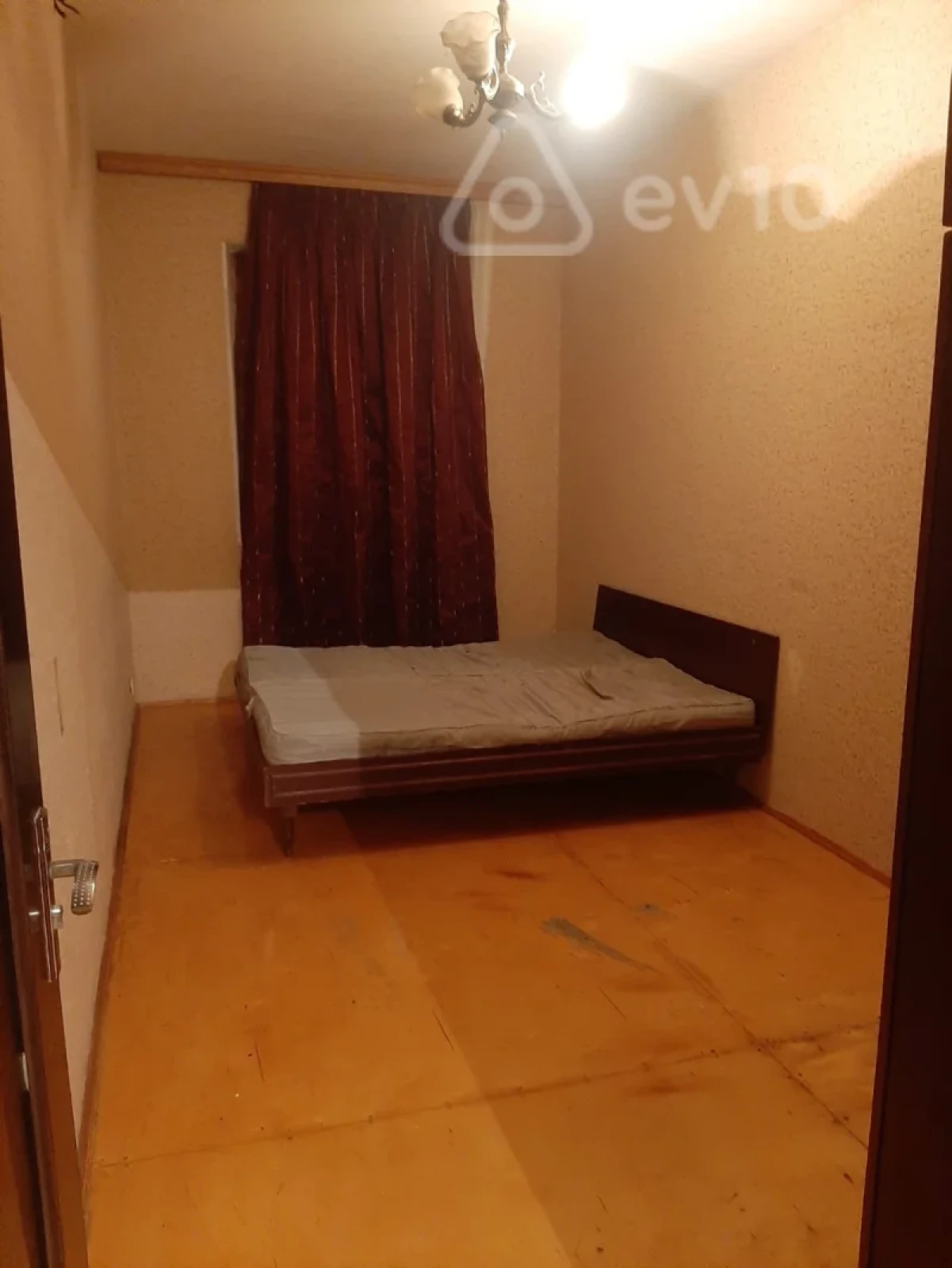 Kirayə verilir 2 otaqlı köhnə tikili 50 m²