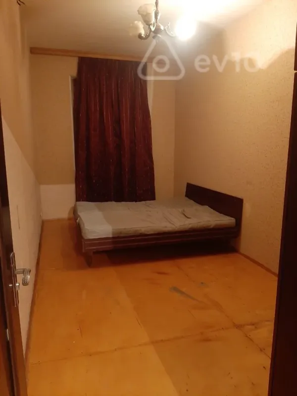 Kirayə verilir 2 otaqlı köhnə tikili 50 m²