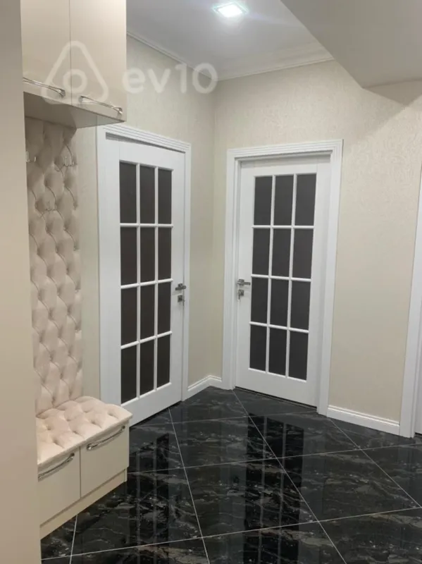 Kirayə verilir 2 otaqlı yeni tikili 65 m²