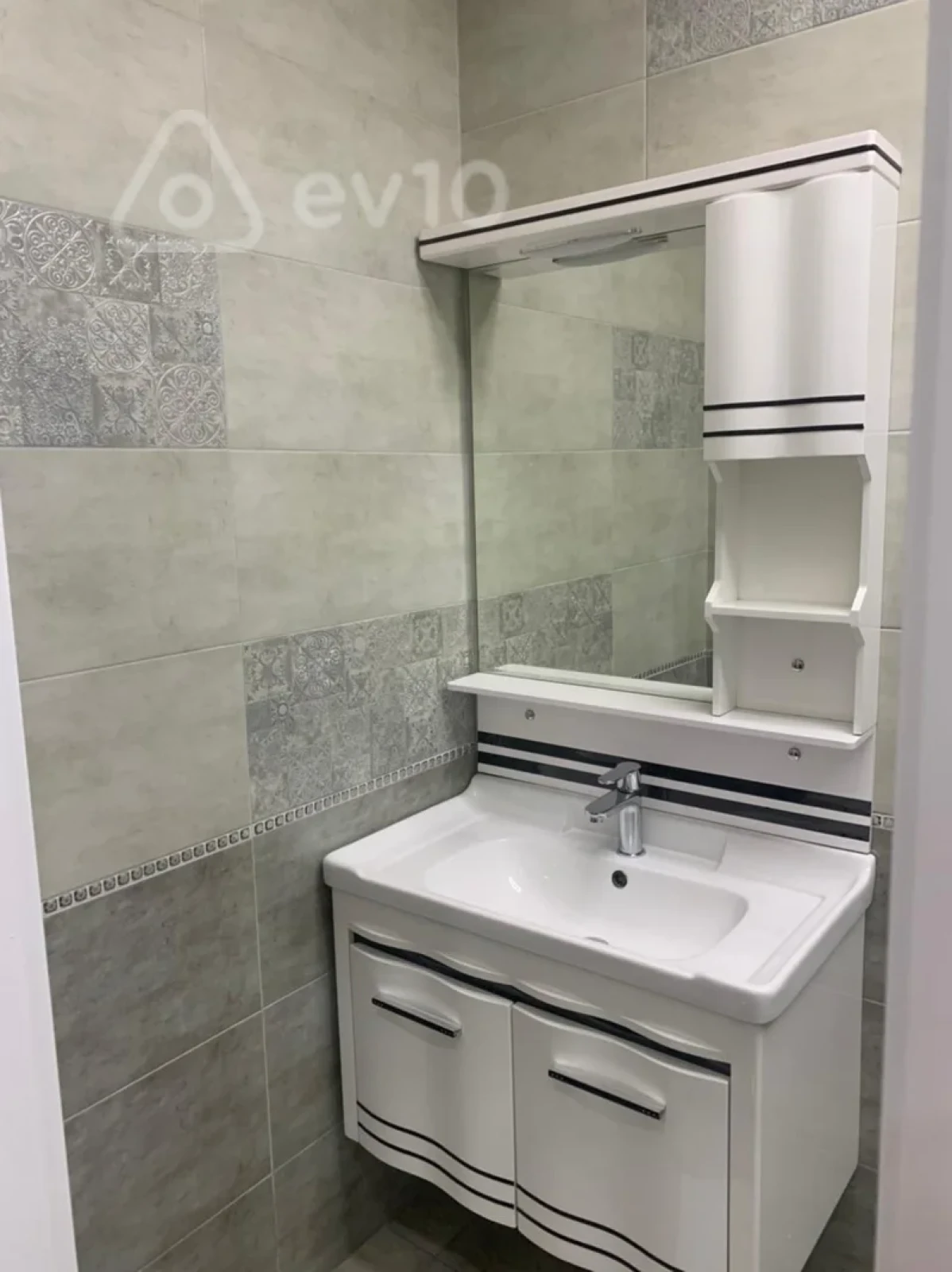Kirayə verilir 2 otaqlı yeni tikili 65 m²