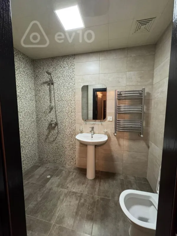 Kirayə verilir 3 otaqlı yeni tikili 100 m²