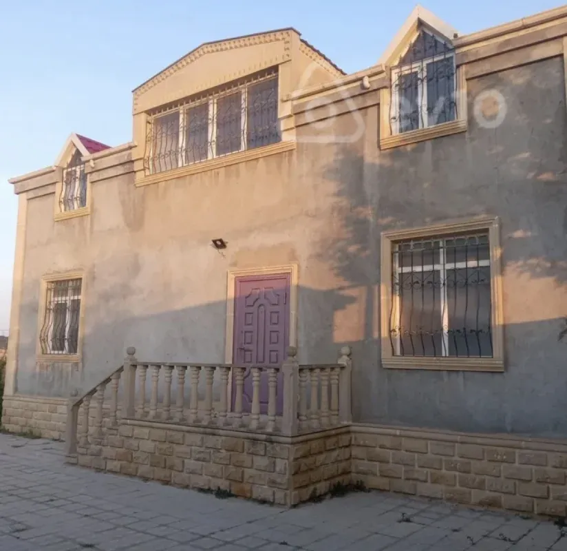 Satılır 8 otaqlı həyət evi 6 m²