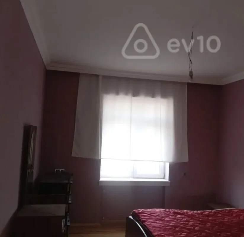 Satılır 8 otaqlı həyət evi 6 m²