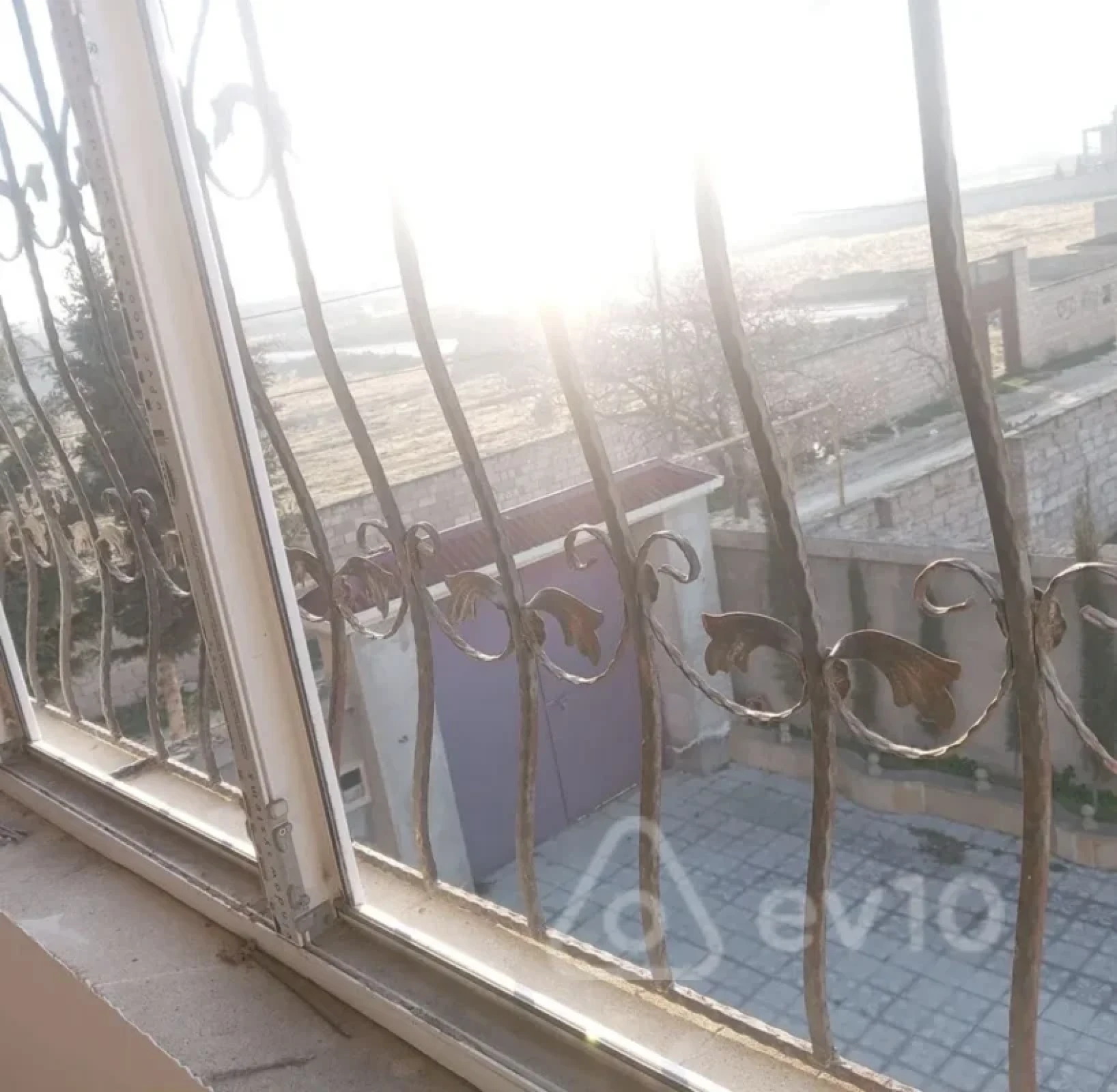 Satılır 8 otaqlı həyət evi 6 m²