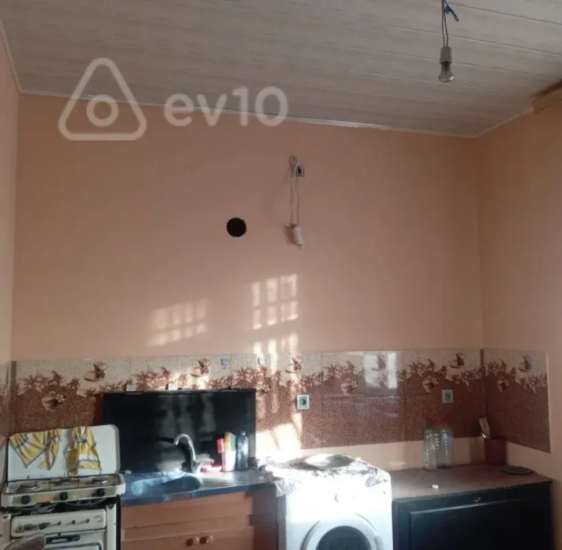 Satılır 8 otaqlı həyət evi 6 m²