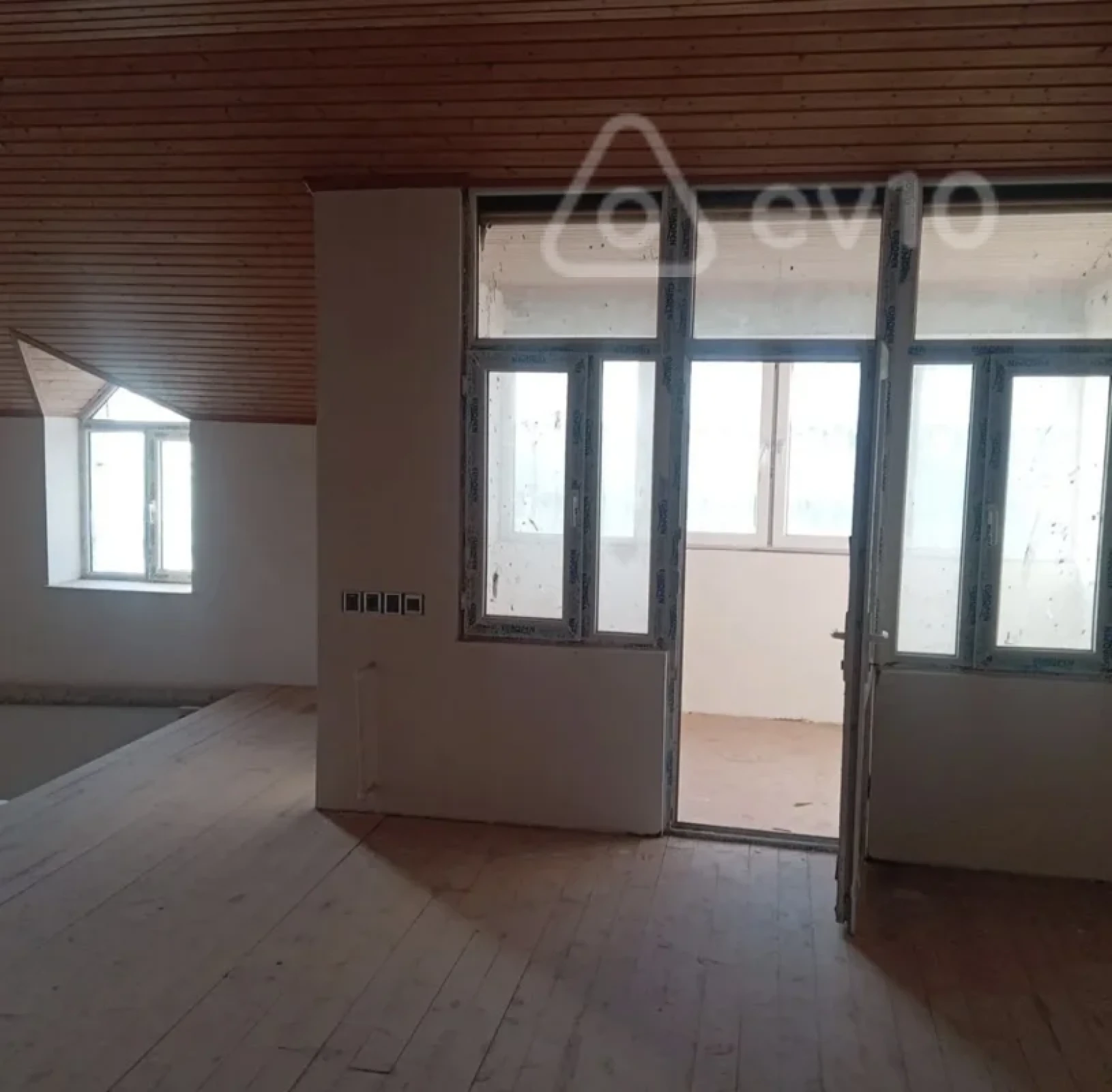 Satılır 8 otaqlı həyət evi 6 m²