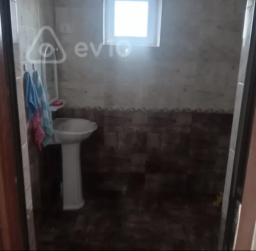 Satılır 8 otaqlı həyət evi 6 m²