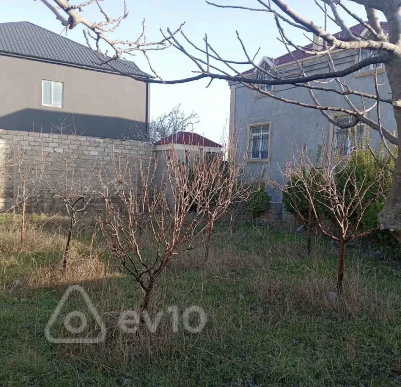 Satılır 8 otaqlı həyət evi 6 m²