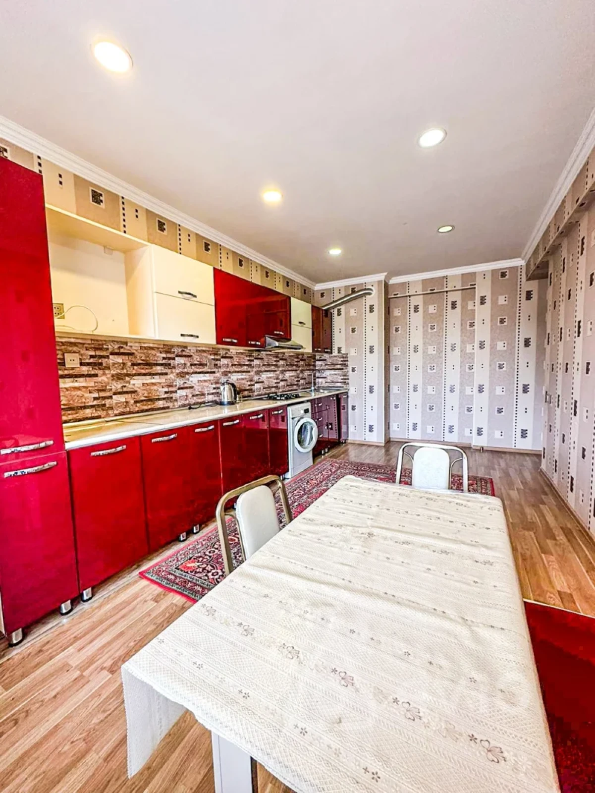 Kirayə verilir 2 otaqlı yeni tikili 100 m²