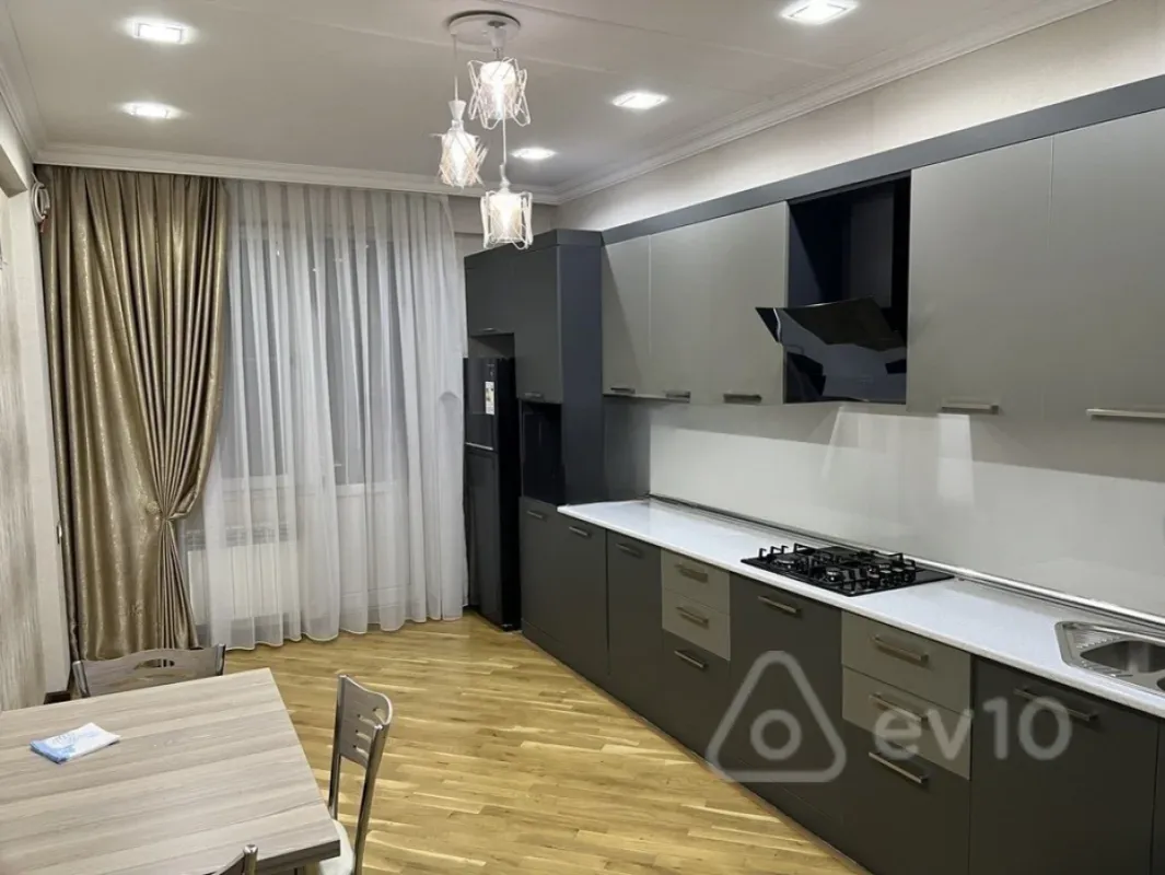 Kirayə verilir 2 otaqlı yeni tikili 90 m²