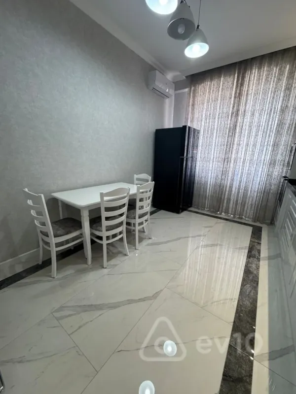 Kirayə verilir 3 otaqlı yeni tikili 130 m²