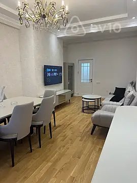 Kirayə verilir 3 otaqlı yeni tikili 130 m²
