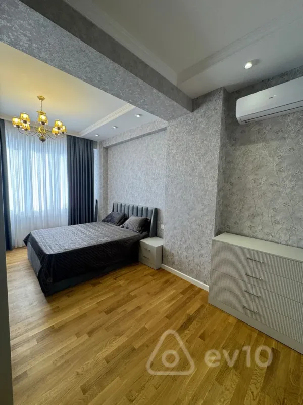 Kirayə verilir 3 otaqlı yeni tikili 130 m²