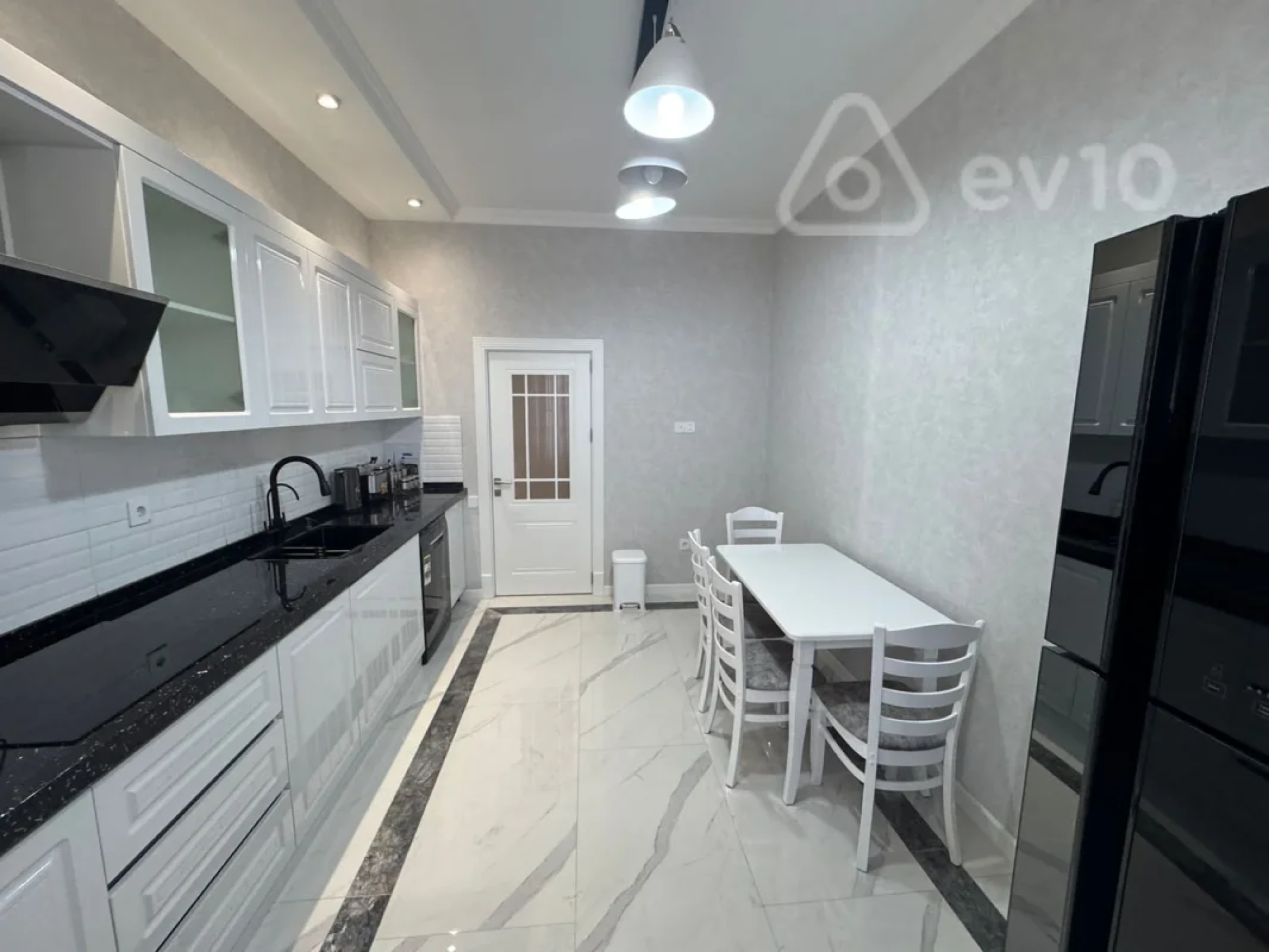 Kirayə verilir 3 otaqlı yeni tikili 130 m²