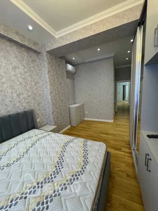 Kirayə verilir 3 otaqlı yeni tikili 130 m²