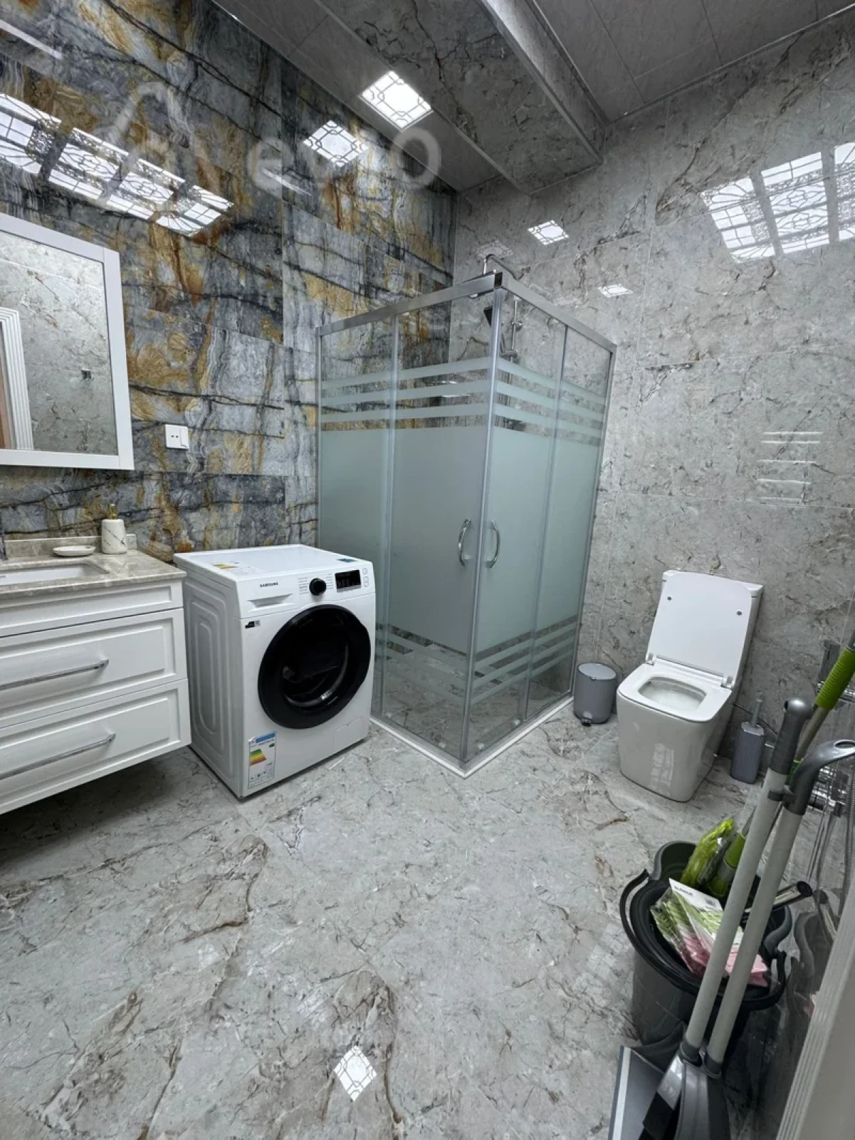 Kirayə verilir 3 otaqlı yeni tikili 130 m²