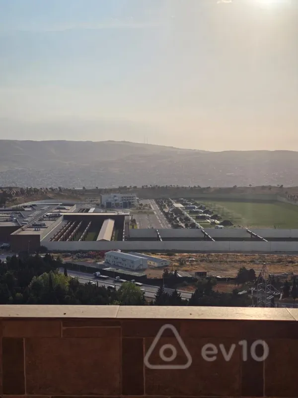 Kirayə verilir 3 otaqlı yeni tikili 125 m²