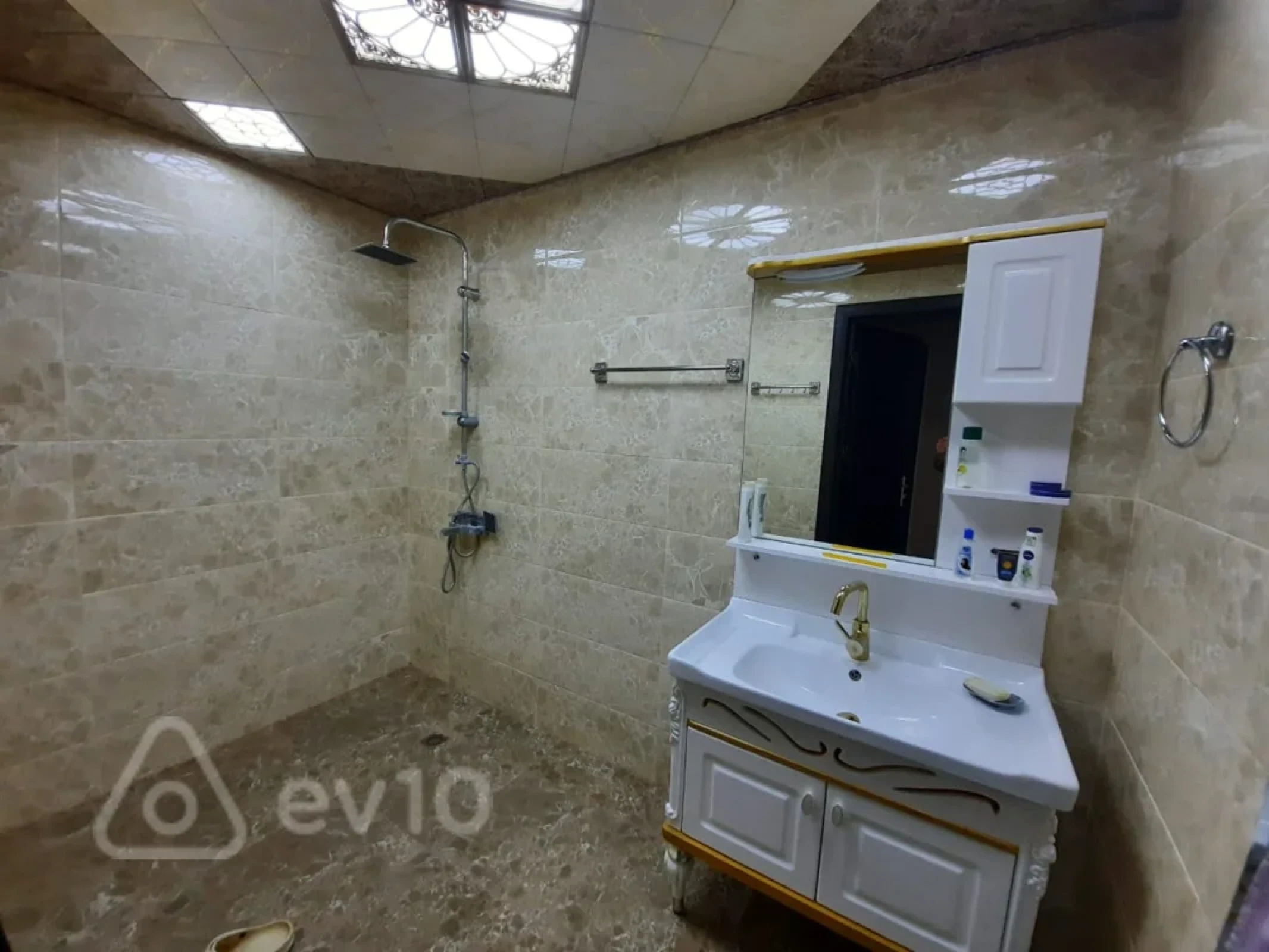 Kirayə verilir 3 otaqlı yeni tikili 110 m²