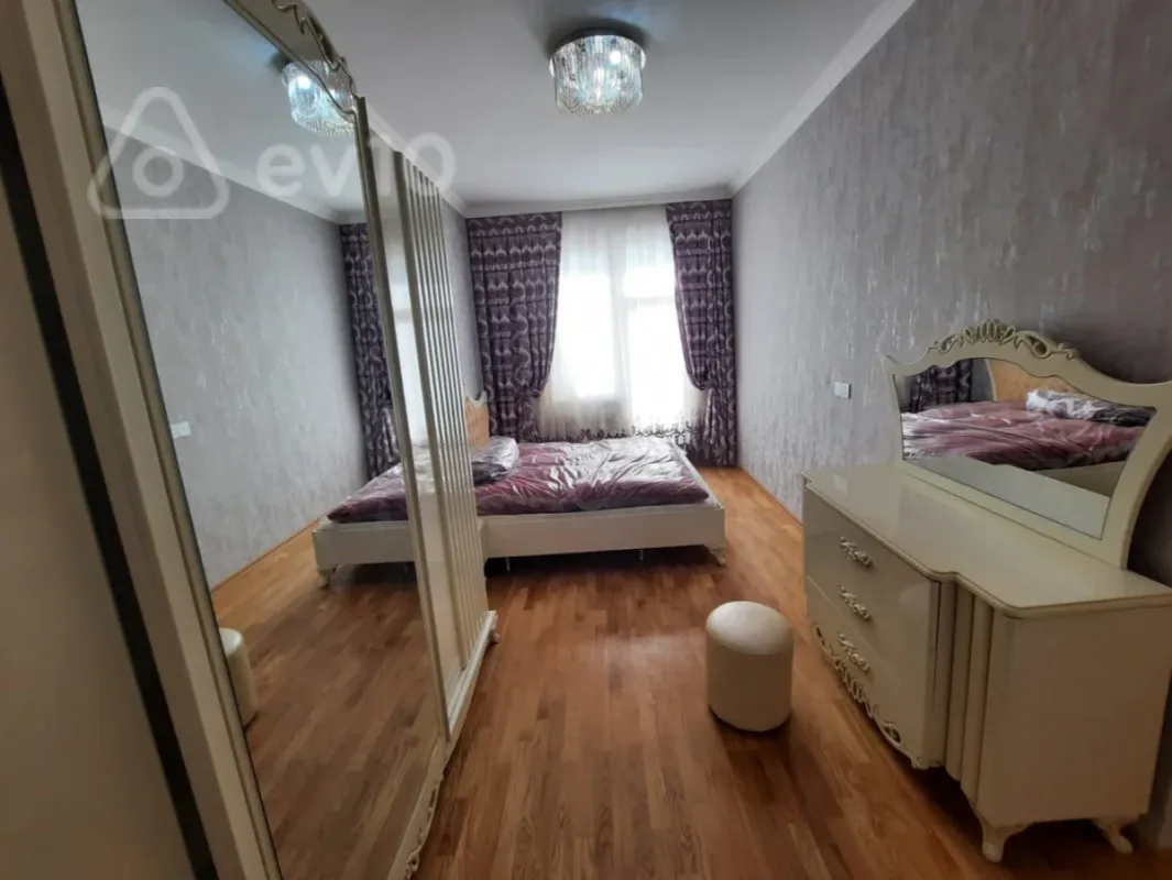 Kirayə verilir 3 otaqlı yeni tikili 100 m²