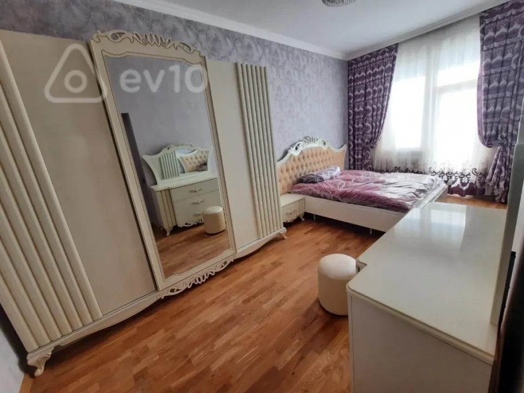 Kirayə verilir 3 otaqlı yeni tikili 100 m²