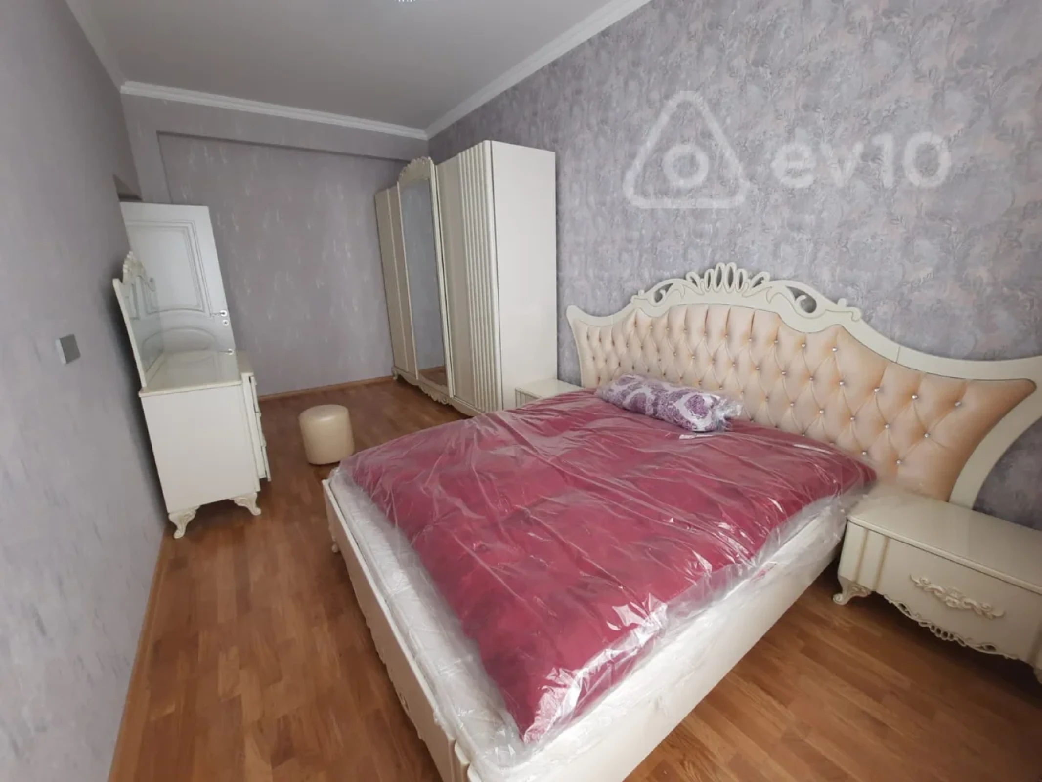 Kirayə verilir 3 otaqlı yeni tikili 100 m²